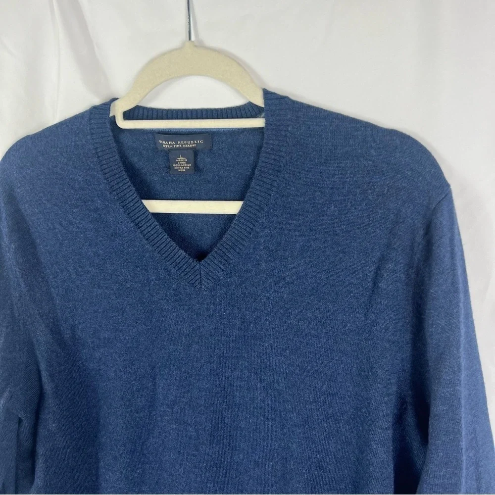 Banana Republic Men's Extra Fine Merino Wool Deep Blue V-Neck Sweater